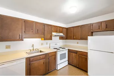 10818 W Donna Dr, Milwaukee, WI 53224 - Photo 5