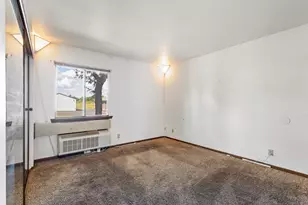 10818 W Donna Dr, Milwaukee, WI 53224 - Photo 9