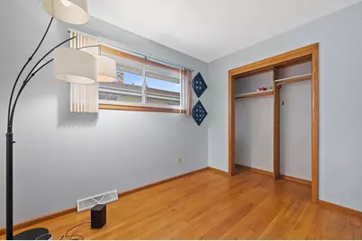 5826  Sugarbush Ln, Greendale, WI 53129 - Photo 21