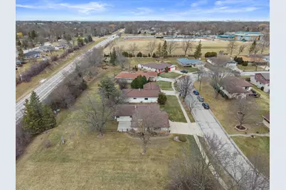 5826  Sugarbush Ln, Greendale, WI 53129 - Photo 37