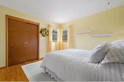 5826  Sugarbush Ln, Greendale, WI 53129 - Photo 17