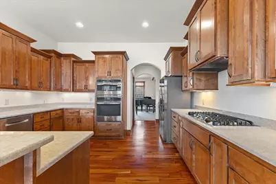 W243N2743  Creekside Dr, Pewaukee, WI 53072 - Photo 21