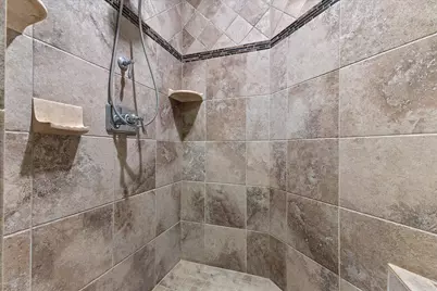 W243N2743  Creekside Dr, Pewaukee, WI 53072 - Photo 39