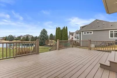 W243N2743  Creekside Dr, Pewaukee, WI 53072 - Photo 5