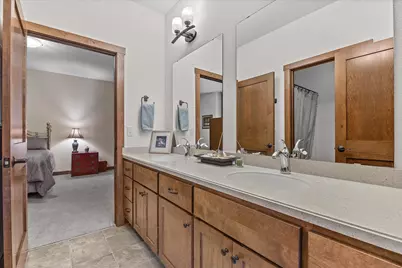 W243N2743  Creekside Dr, Pewaukee, WI 53072 - Photo 47