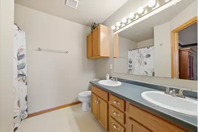 944  Ridgeway Cir, Fredonia, WI 53021 - Photo 15