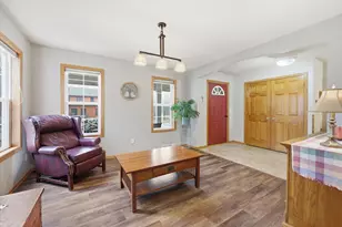 944 Ridgeway Cir, Fredonia, WI 53021 - Photo 7