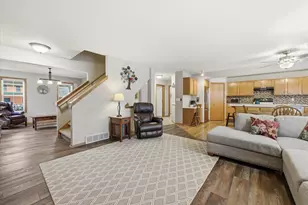 944 Ridgeway Cir, Fredonia, WI 53021 - Photo 3