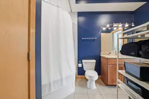 1550 E Royall Pl, Milwaukee, WI 53202 - Photo 15