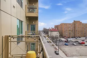 1550 E Royall Pl, Milwaukee, WI 53202 - Photo 3