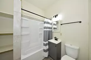 825 W Washington St, Milwaukee, WI 53204 - Photo 13