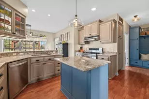 W292N3296 Summerhill Rd, Delafield, WI 53072 - Photo 7