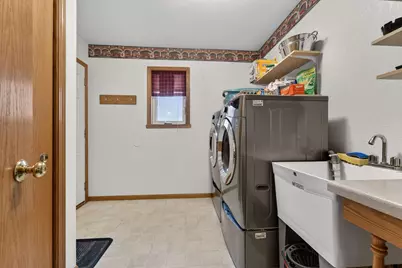 8910 S River Edge Dr, Oak Creek, WI 53154 - Photo 15