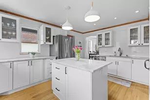 1850 N Arlington Pl, Milwaukee, WI 53202 - Photo 7