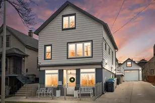 1850 N Arlington Pl, Milwaukee, WI 53202 - Photo 1