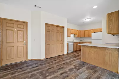 1275  Shadowood Cir #105, West Bend, WI 53095 - Photo 5
