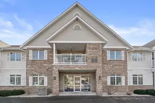 1275 Shadowood Cir, West Bend, WI 53095 - Photo 17