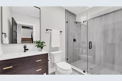 525  Maple St, Lake Geneva, WI 53147 - Photo 57