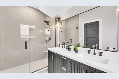 525  Maple St, Lake Geneva, WI 53147 - Photo 41