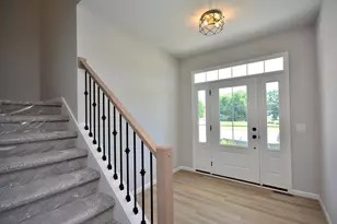 704 Winterberry Dr, Waukesha, WI 53188 - Photo 3