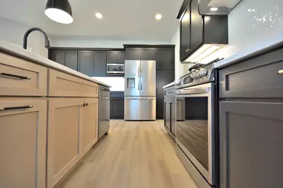704  Winterberry Dr, Waukesha, WI 53188 - Photo 9