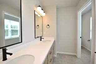 704 Winterberry Dr, Waukesha, WI 53188 - Photo 15