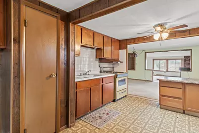 W6709  Lake Shore Circle Cir, Sugar Creek, WI 53121 - Photo 7