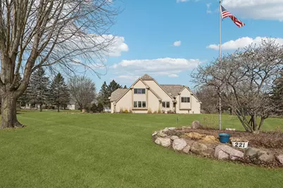 221  Crystal Dr, Hartland, WI 53029 - Photo 7