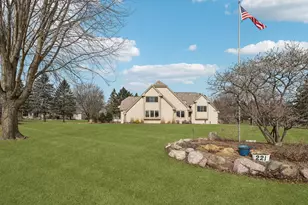 221 Crystal Dr, Hartland, WI 53029 - Photo 7