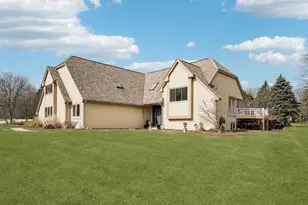 221 Crystal Dr, Hartland, WI 53029 - Photo 9