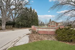 221 Crystal Dr, Hartland, WI 53029 - Photo 57