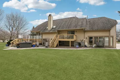 221  Crystal Dr, Hartland, WI 53029 - Photo 3