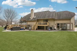 221 Crystal Dr, Hartland, WI 53029 - Photo 3