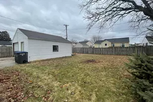 2214 S 17th St, Sheboygan, WI 53081 - Photo 11