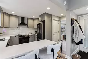 6463 N Garden Grove Ln, Glendale, WI 53209 - Photo 7