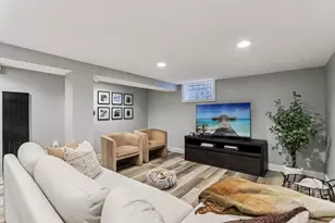 6463 N Garden Grove Ln, Glendale, WI 53209 - Photo 25