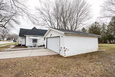 1514  River Dr, Watertown, WI 53094 - Photo 9