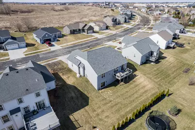 727  Belmont Dr, Watertown, WI 53094 - Photo 7