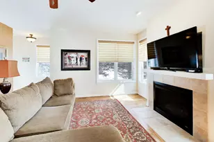 475 Mill St, Fontana, WI 53125 - Photo 7