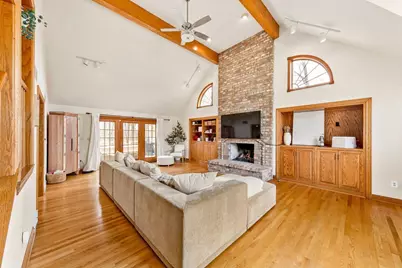 150  Bunker Hill Dr, Brookfield, WI 53005 - Photo 5