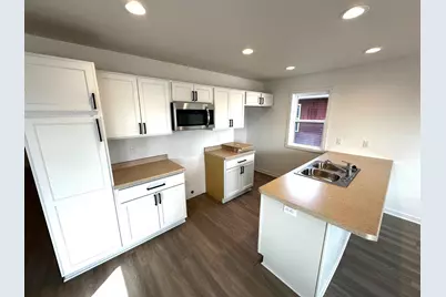 1061  Fairway Ct, Sheboygan Falls, WI 53085 - Photo 3