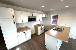 1061 Fairway Ct, Sheboygan Falls, WI 53085 - Photo 3