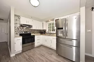 839 Park Ave, Oostburg, WI 53070 - Photo 9