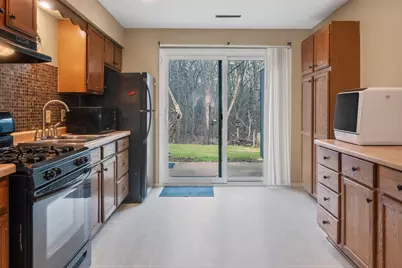 637  Meadow Ln #208, Burlington, WI 53105 - Photo 5