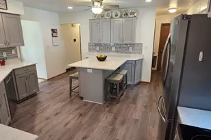 7965 S Wynbrook Ct, Oak Creek, WI 53154 - Photo 9