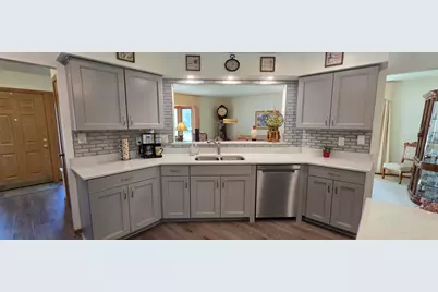 7965 S Wynbrook Ct, Oak Creek, WI 53154 - Photo 7