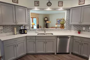 7965 S Wynbrook Ct, Oak Creek, WI 53154 - Photo 7