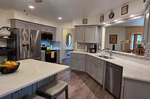 7965 S Wynbrook Ct, Oak Creek, WI 53154 - Photo 5