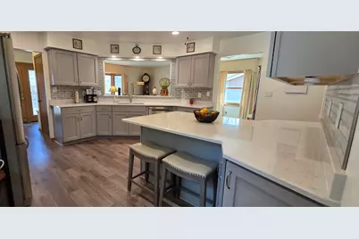 7965 S Wynbrook Ct, Oak Creek, WI 53154 - Photo 11