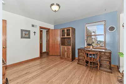 4230 S Packard Ave, Saint Francis, WI 53235 - Photo 23